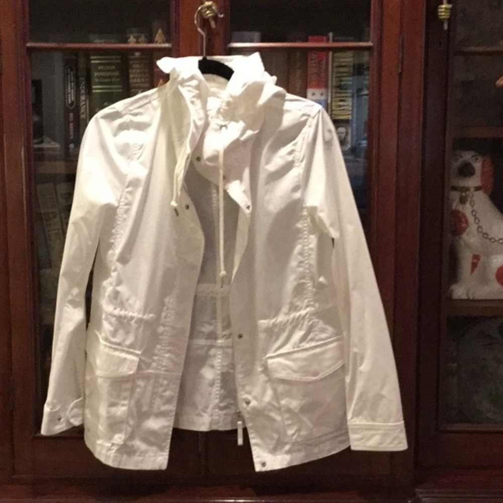 White Lightweight Uniqlo Jacket